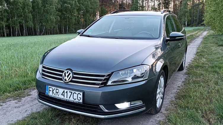 Volkswagen Passat cena 31600 przebieg: 250000, rok produkcji 2011 z Chodecz małe 211